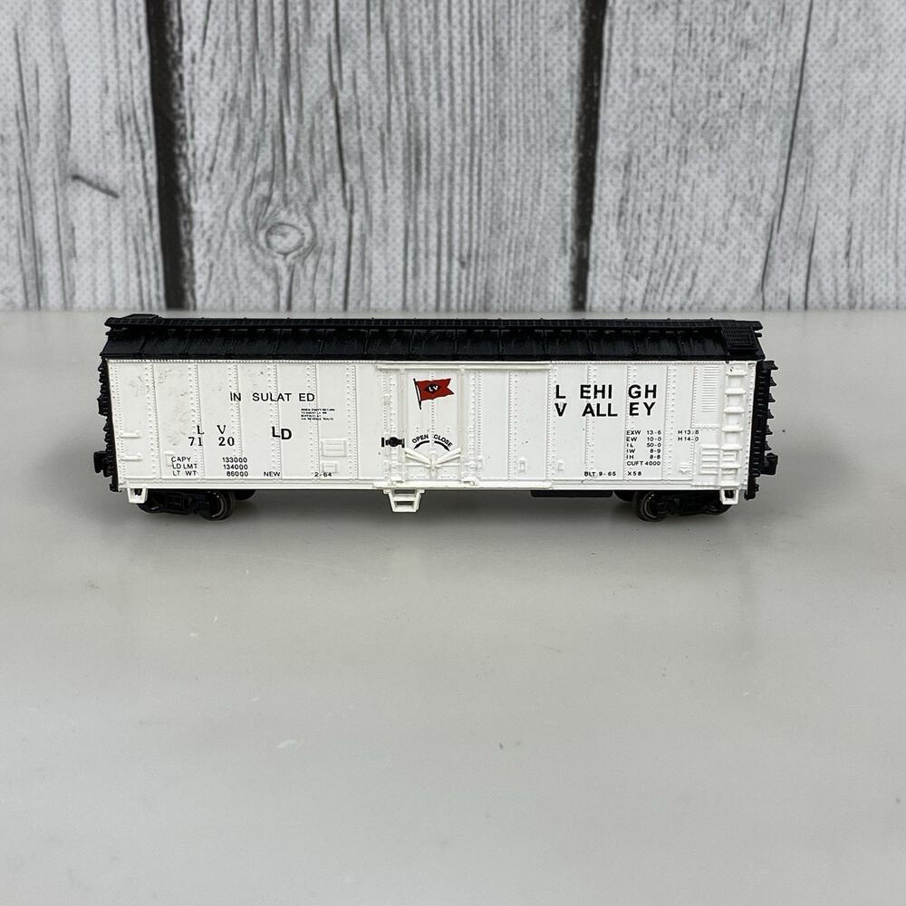 Bachmann #7120 Lehigh Valley Refrigerator Train Car White Thunder Valley